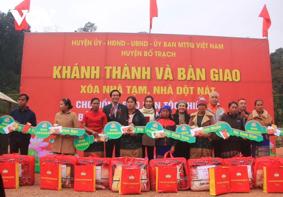 mang tết ấm đến bản làng biên giới hình ảnh 5 mang tet am den ban lang bien gioi hinh anh 5