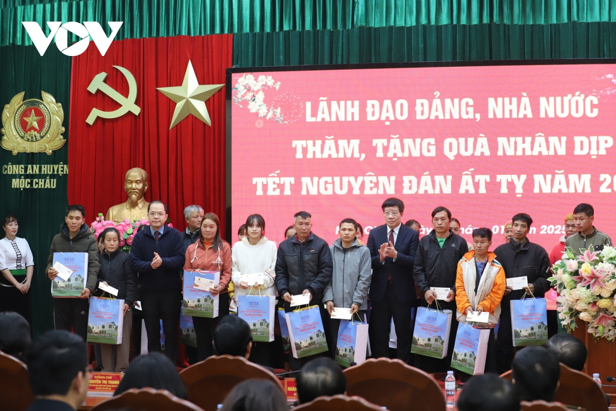 phó chủ tịch quốc hội nguyễn thị thanh thăm, tặng quà tết tại sơn la hình ảnh 2 pho chu tich quoc hoi nguyen thi thanh tham, tang qua tet tai son la hinh anh 2