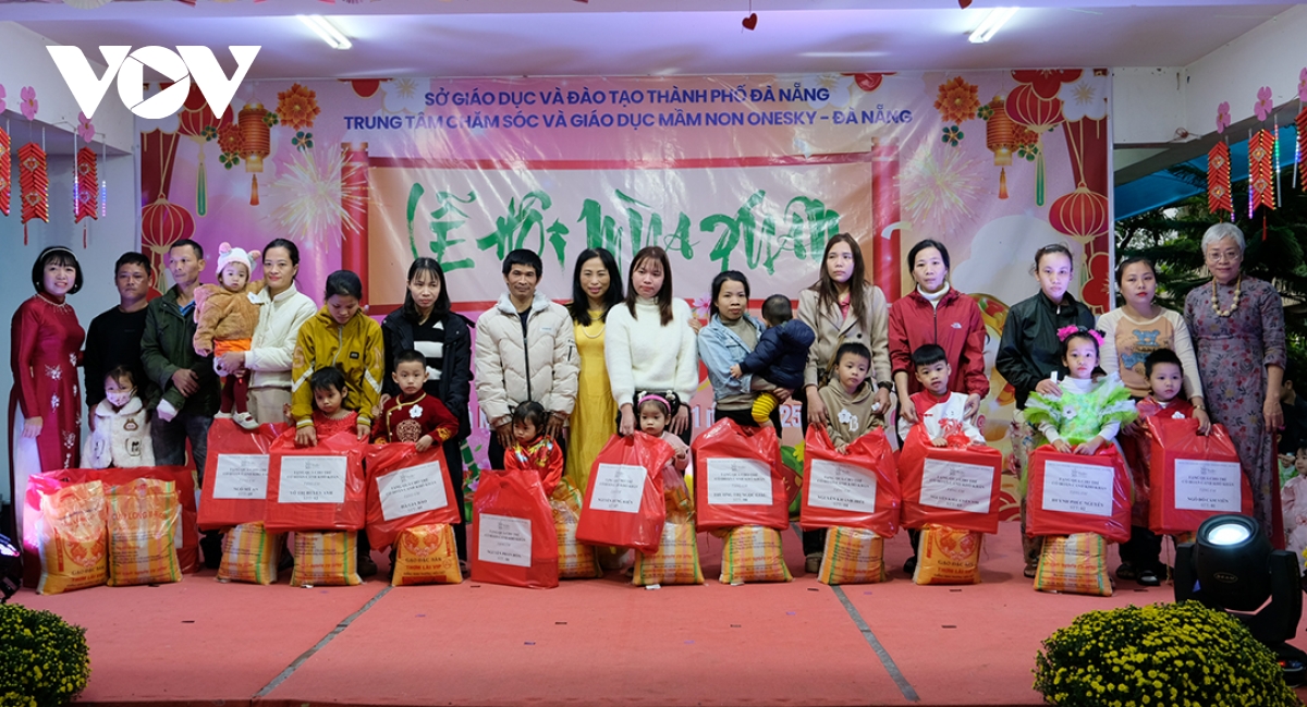 tết sum vầy dành cho con em công nhân nghèo tại Đà nẵng hình ảnh 2 tet sum vay danh cho con em cong nhan ngheo tai Da nang hinh anh 2