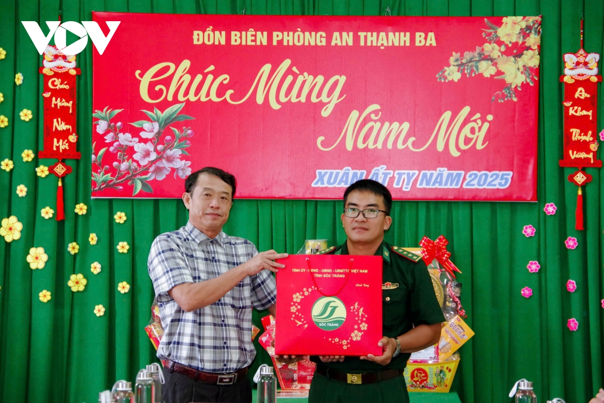 chúc tết, tặng quà người lao động ở nhiều địa phương trong cả nước hình ảnh 5 chuc tet, tang qua nguoi lao dong o nhieu dia phuong trong ca nuoc hinh anh 5