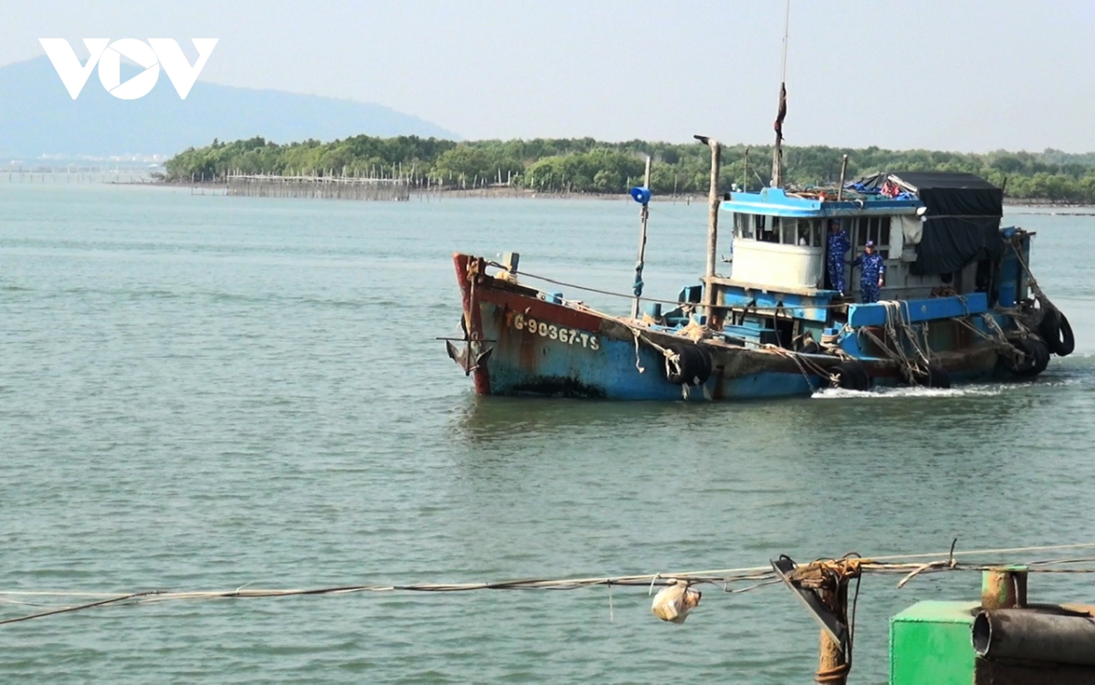 Phát hiện tàu cá chở 50 nghìn lít dầu DO không rõ nguồn gốc