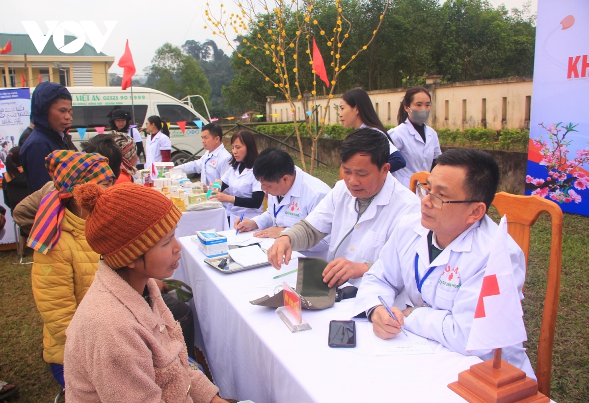 mang tết ấm đến bản làng biên giới hình ảnh 4 mang tet am den ban lang bien gioi hinh anh 4
