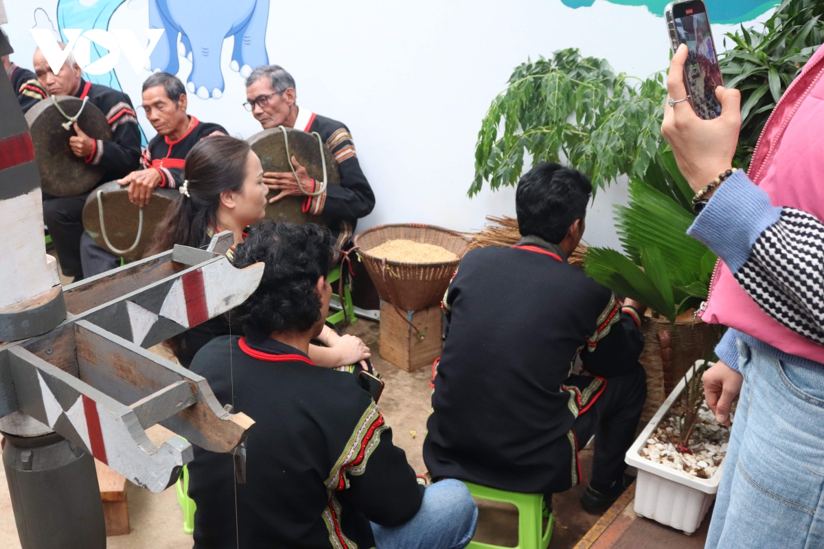 tai hien le mung lua moi o trung tam thanh pho buon ma thuot trong ngay dau nam moi hinh anh 5