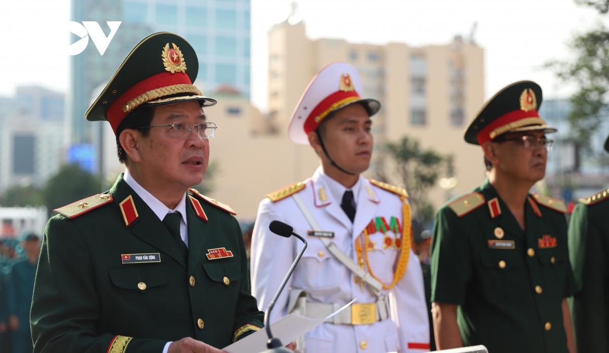 bộ tư lệnh tp.hcm báo công chủ tịch hồ chí minh hình ảnh 3 bo tu lenh tp.hcm bao cong chu tich ho chi minh hinh anh 3