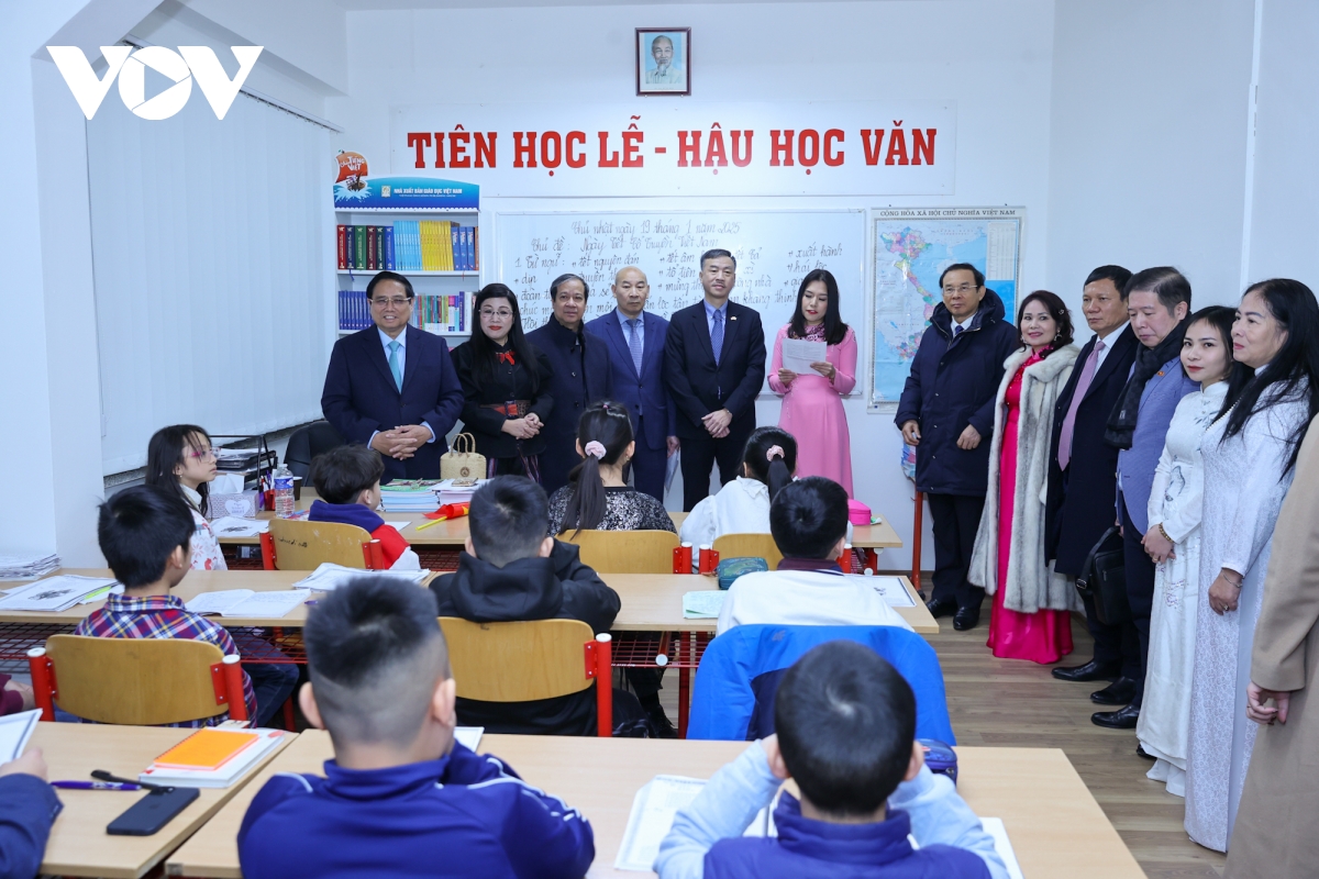 thủ tướng phạm minh chính gặp gỡ cộng đồng người việt nam tại cộng hòa séc hình ảnh 3 thu tuong pham minh chinh gap go cong dong nguoi viet nam tai cong hoa sec hinh anh 3