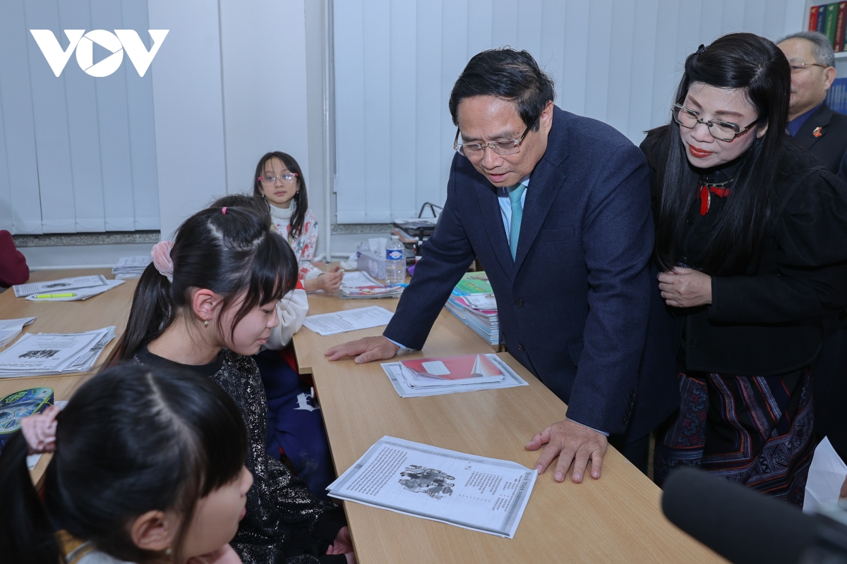 thủ tướng phạm minh chính gặp gỡ cộng đồng người việt nam tại cộng hòa séc hình ảnh 4 thu tuong pham minh chinh gap go cong dong nguoi viet nam tai cong hoa sec hinh anh 4