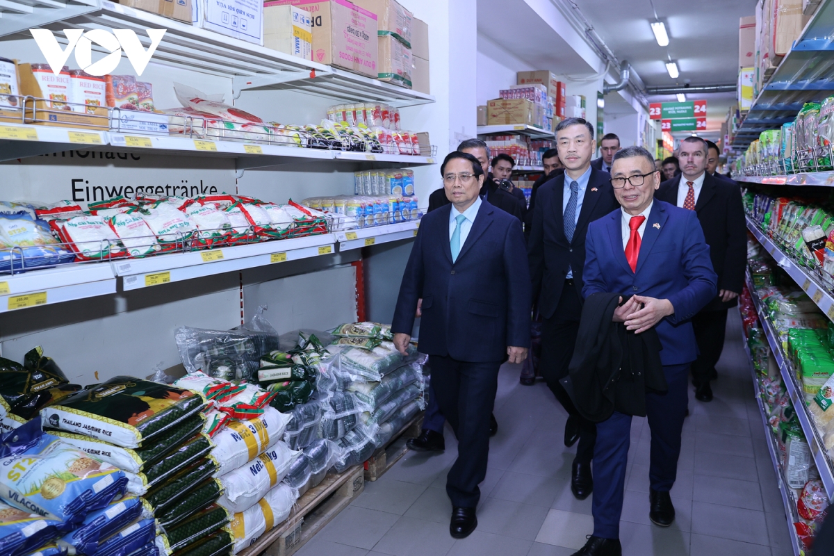 thủ tướng phạm minh chính gặp gỡ cộng đồng người việt nam tại cộng hòa séc hình ảnh 5 thu tuong pham minh chinh gap go cong dong nguoi viet nam tai cong hoa sec hinh anh 5