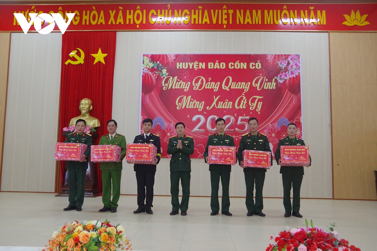 thăm, chúc tết cán bộ, chiến sĩ và nhân dân huyện đảo cồn cỏ, quảng trị hình ảnh 2 tham, chuc tet can bo, chien si va nhan dan huyen dao con co, quang tri hinh anh 2