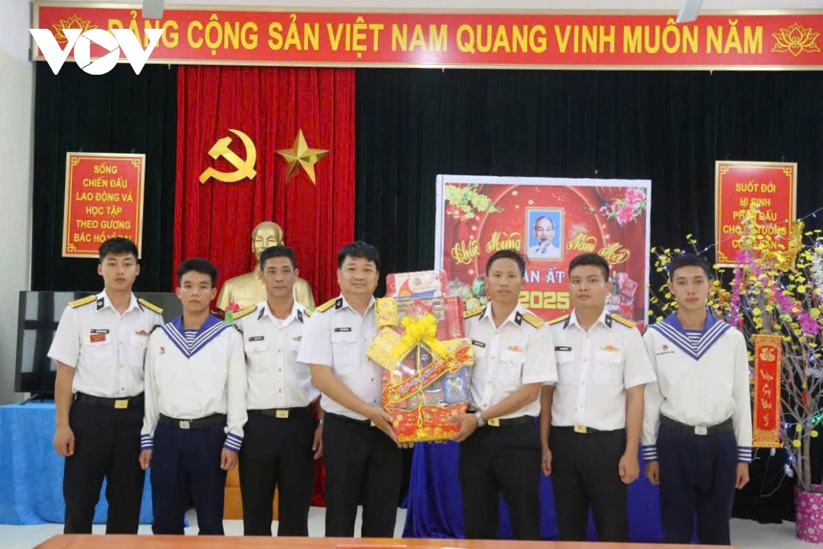 lá chắn thép bảo vệ bình yên biển đảo cho đất liền đón xuân hình ảnh 1 la chan thep bao ve binh yen bien dao cho dat lien don xuan hinh anh 1