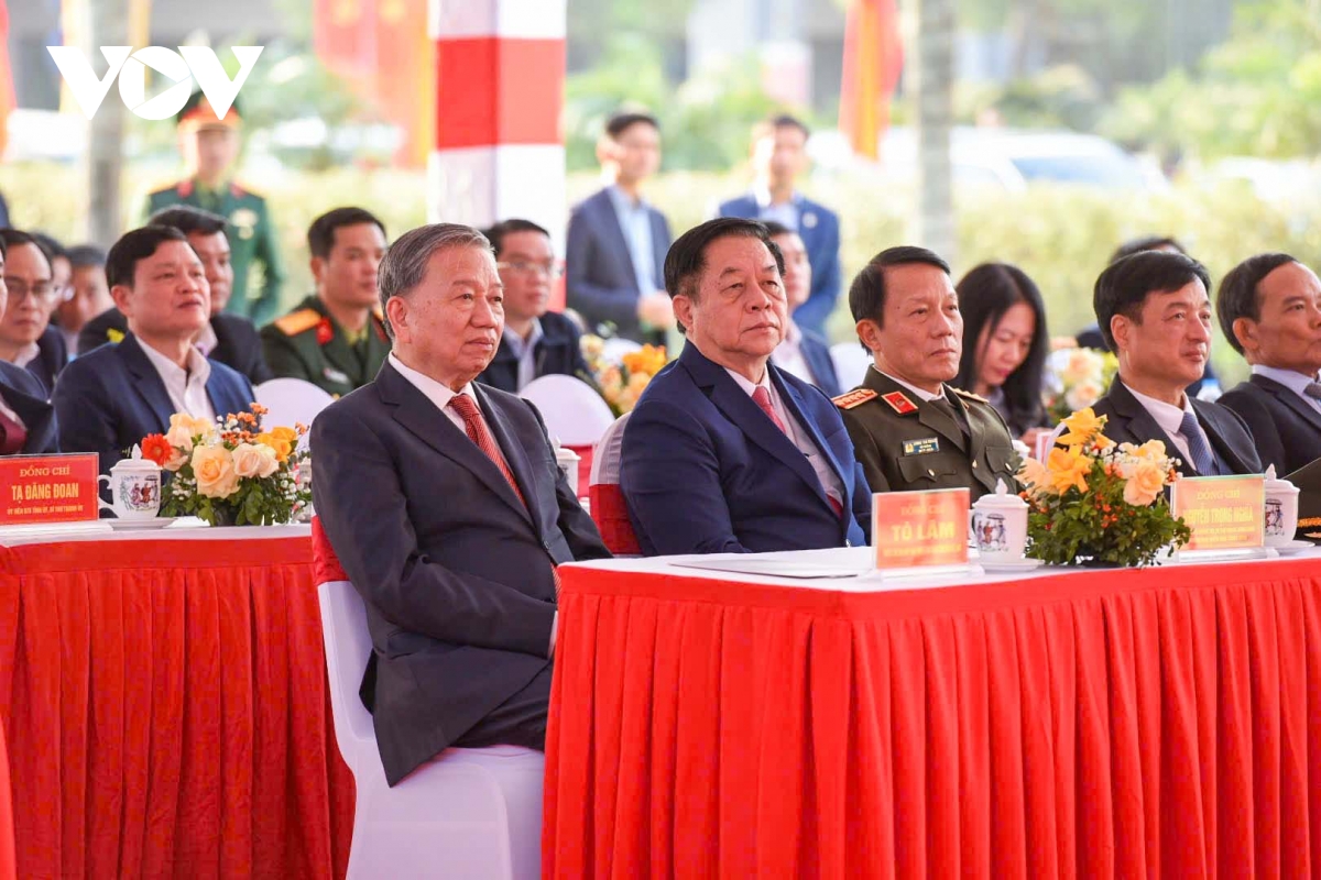 Anh tong bi thu to lam du le khoi cong Den tho bac ho va cong vien van mieu hinh anh 2