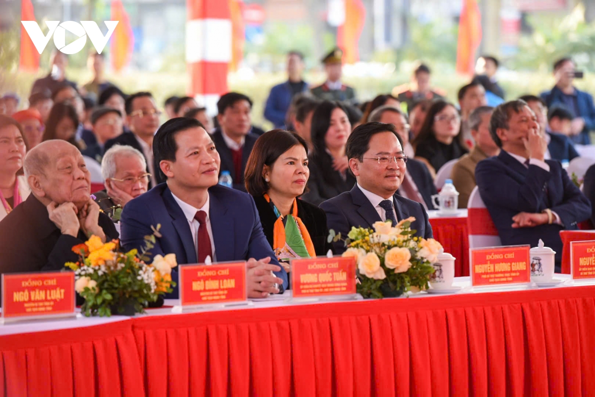 Anh tong bi thu to lam du le khoi cong Den tho bac ho va cong vien van mieu hinh anh 3