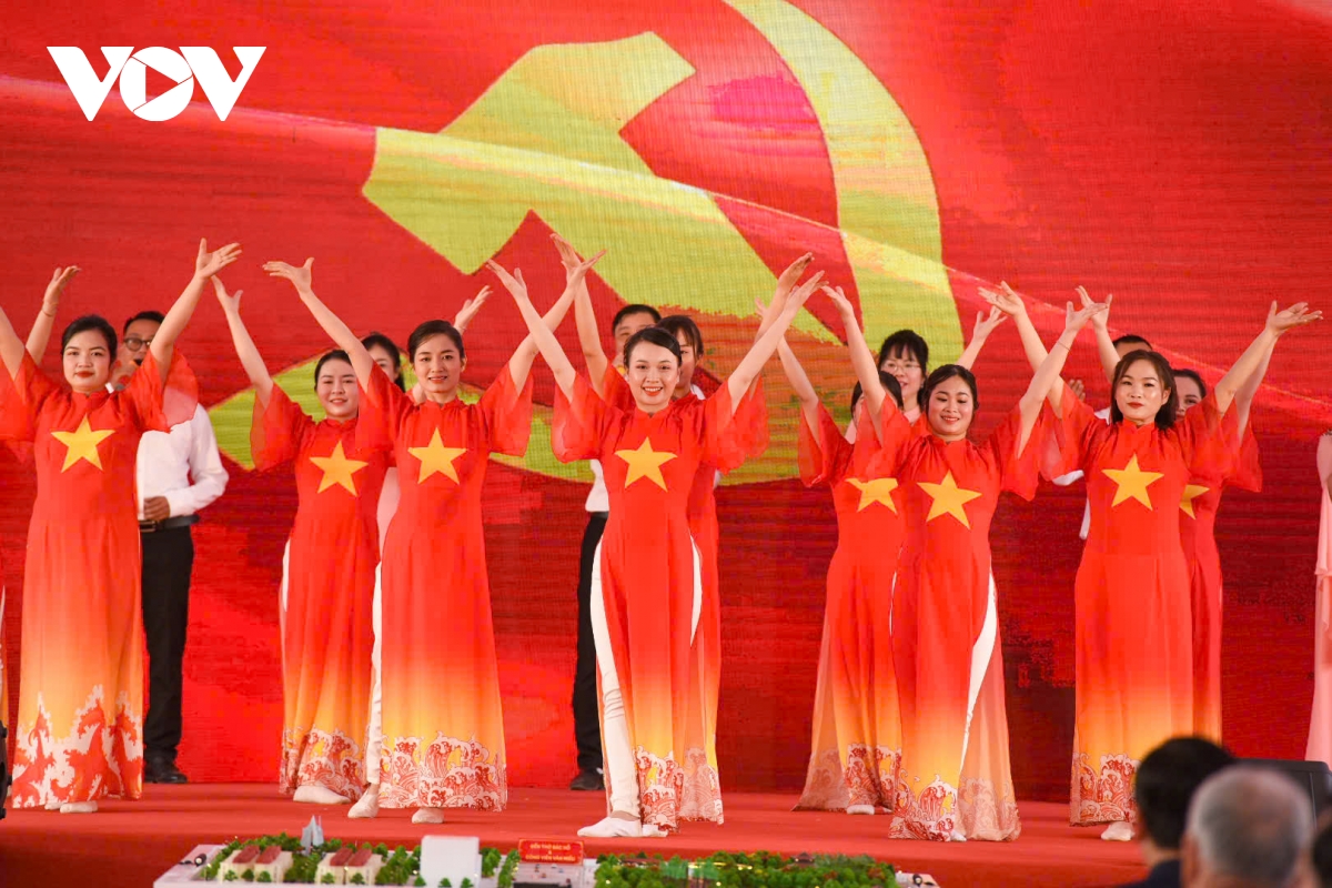 Anh tong bi thu to lam du le khoi cong Den tho bac ho va cong vien van mieu hinh anh 6