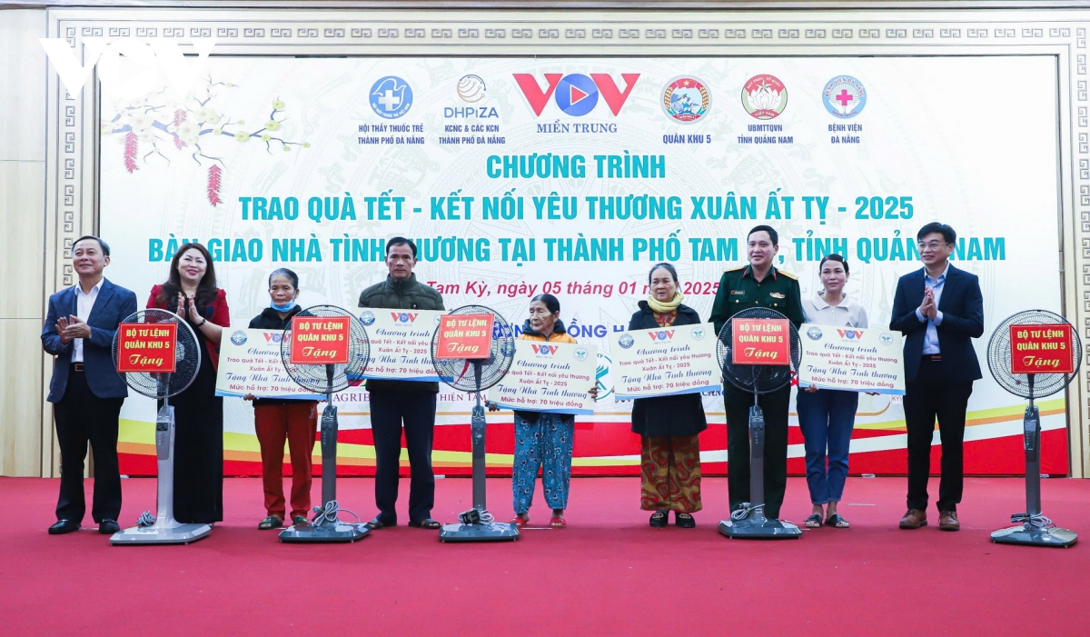 vov miền trung và các đơn vị đồng hành mang tết sớm đến đồng bào nghèo quảng nam hình ảnh 2 vov mien trung va cac don vi dong hanh mang tet som den dong bao ngheo quang nam hinh anh 2