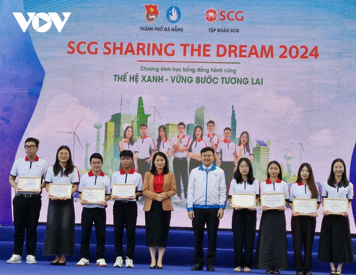 Đà nẵng trao vé xe tết và học bổng tặng sinh viên hình ảnh 1 Da nang trao ve xe tet va hoc bong tang sinh vien hinh anh 1