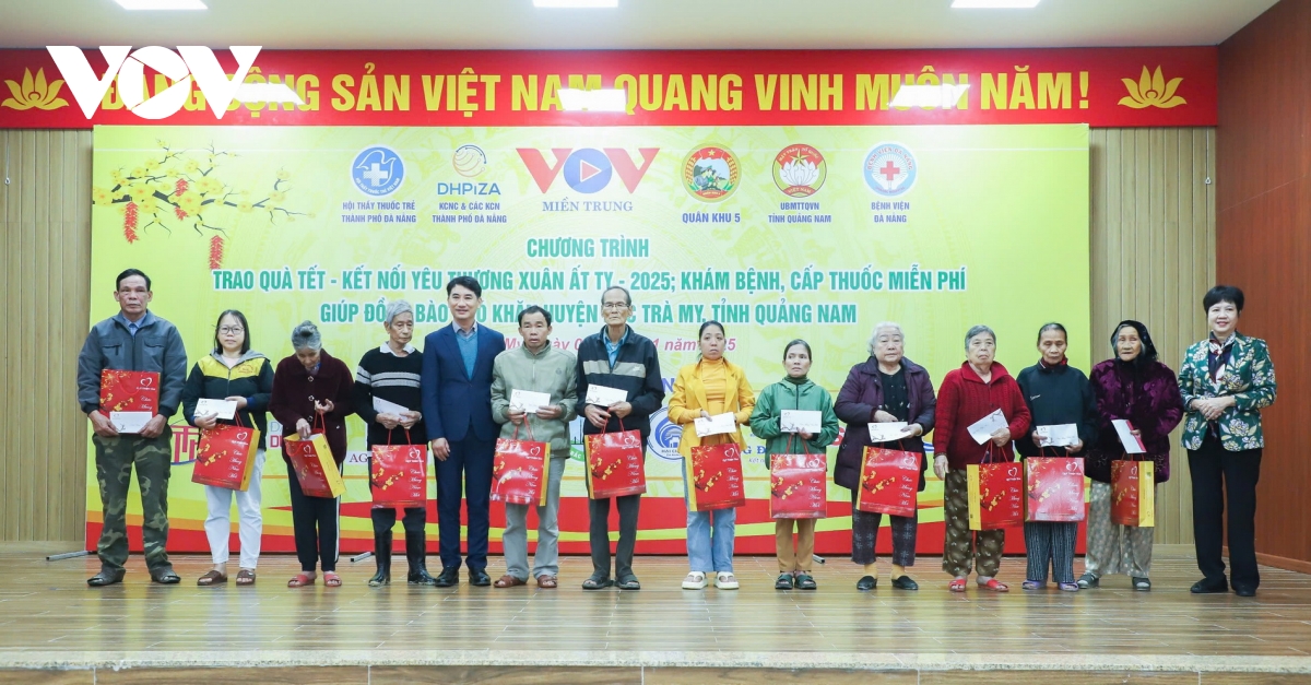 vov mien trung va cac don vi dong hanh trao 1.300 suat qua tet tai quang nam hinh anh 18