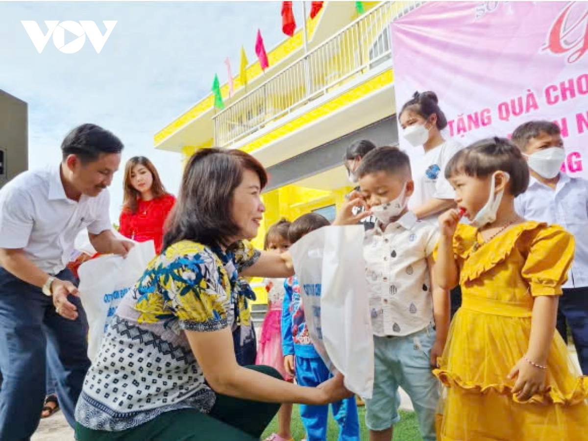 quảng nam chăm lo tết cho người nghèo và đồng bào miền núi hình ảnh 3 quang nam cham lo tet cho nguoi ngheo va dong bao mien nui hinh anh 3