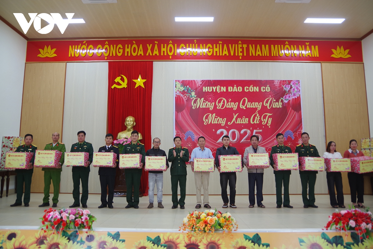 thăm, chúc tết cán bộ, chiến sĩ và nhân dân huyện đảo cồn cỏ, quảng trị hình ảnh 3 tham, chuc tet can bo, chien si va nhan dan huyen dao con co, quang tri hinh anh 3