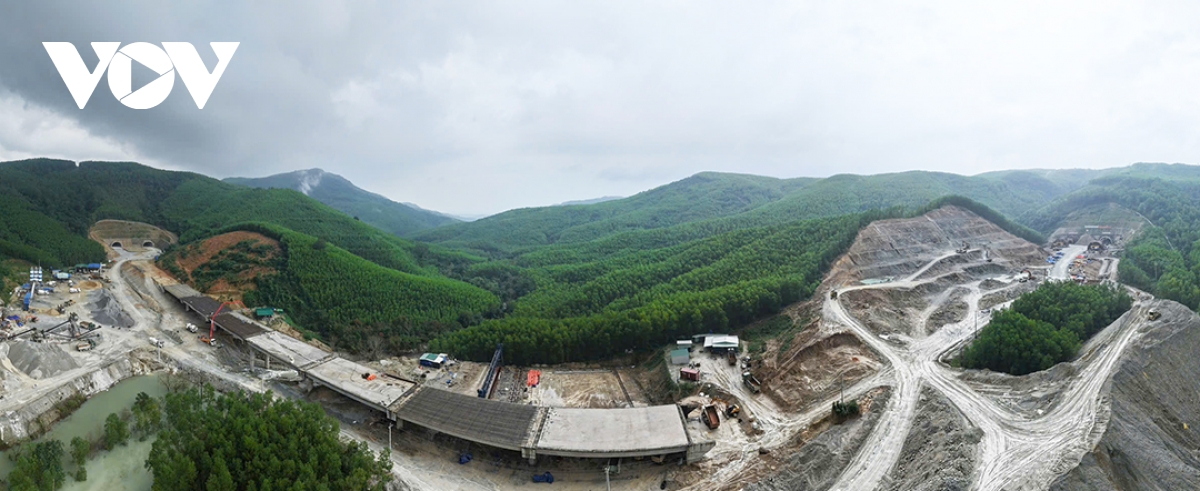 công trường cao tốc quảng ngãi - hoài nhơn nhộn nhịp những ngày giáp tết hình ảnh 3 cong truong cao toc quang ngai - hoai nhon nhon nhip nhung ngay giap tet hinh anh 3