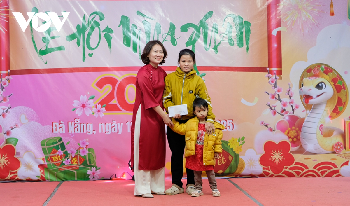 tết sum vầy dành cho con em công nhân nghèo tại Đà nẵng hình ảnh 7 tet sum vay danh cho con em cong nhan ngheo tai Da nang hinh anh 7