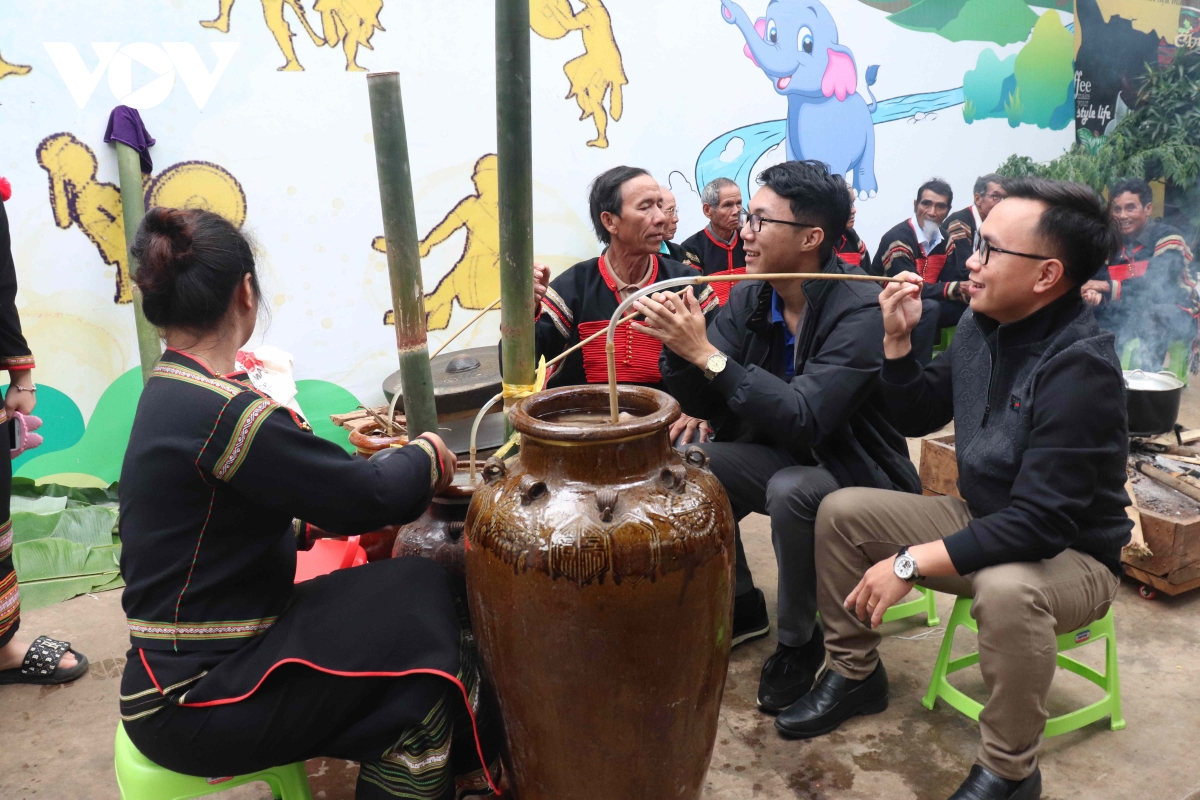 tai hien le mung lua moi o trung tam thanh pho buon ma thuot trong ngay dau nam moi hinh anh 7