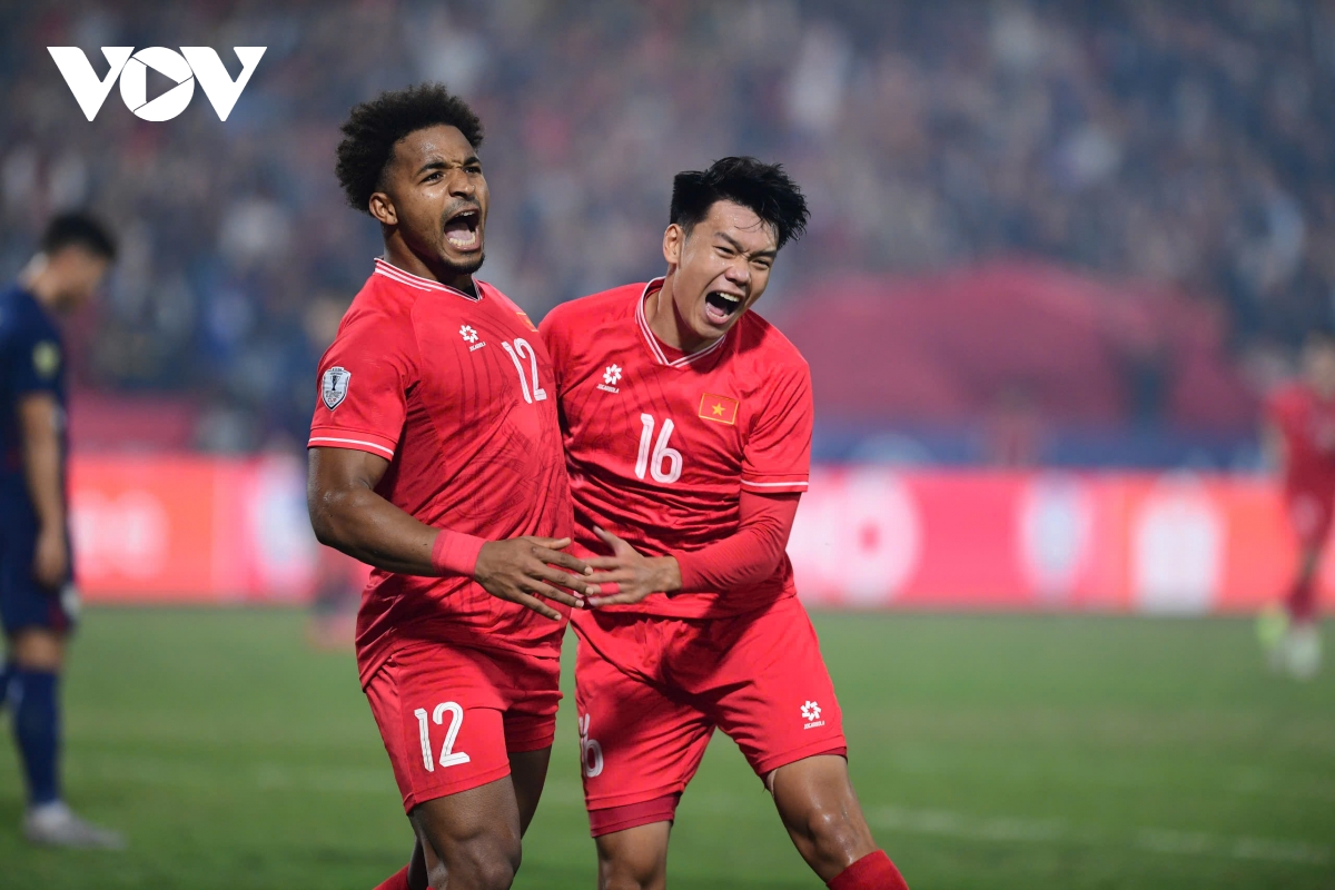 Đt việt nam vô địch asean cup 2024 ngạo nghễ vươn mình trên đất thái hình ảnh 4 Dt viet nam vo dich asean cup 2024 ngao nghe vuon minh tren dat thai hinh anh 4
