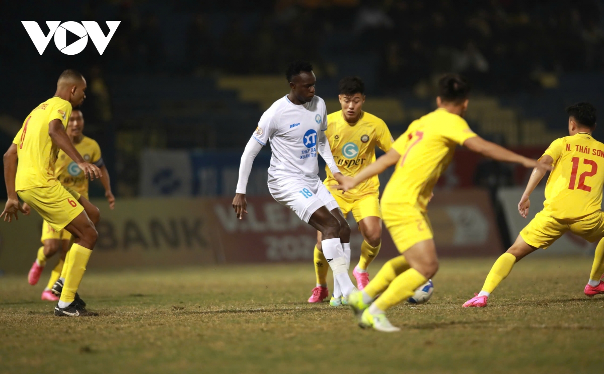 Kết quả V-League 2024/2025 hôm nay 14/1: Thanh Hóa chia điểm với Nam Định