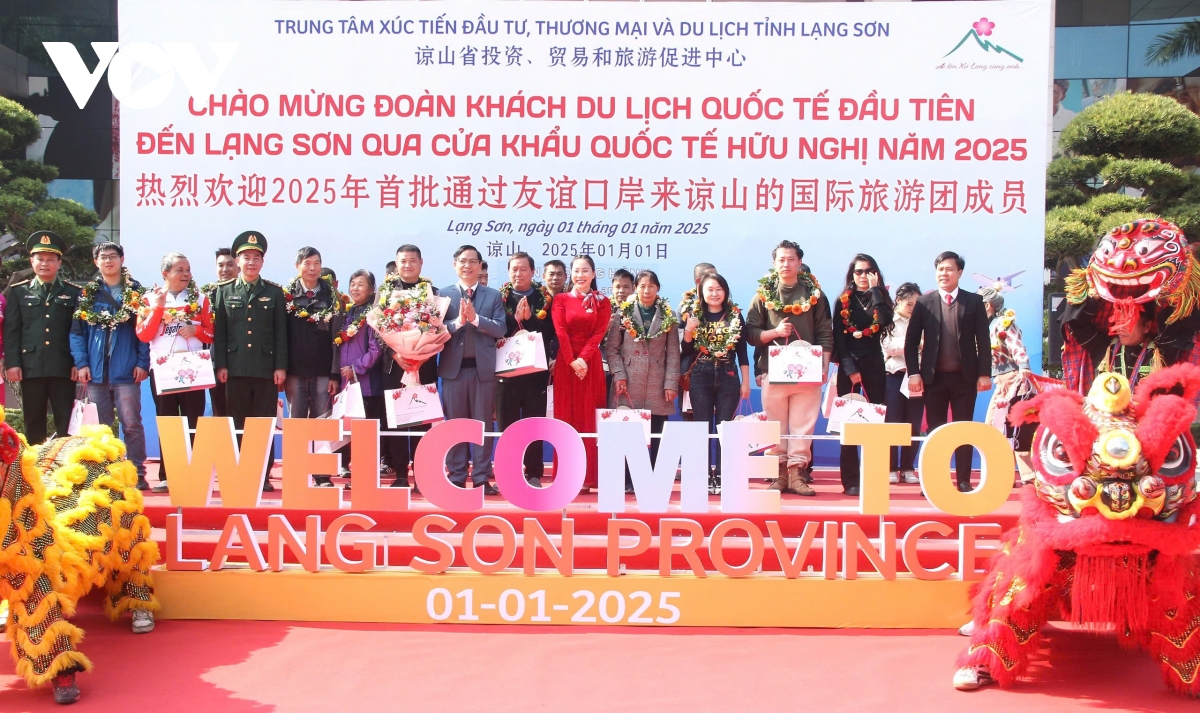 nhiều địa phương đón đoàn du khách quốc tế đầu tiên của năm 2025 hình ảnh 2 nhieu dia phuong don doan du khach quoc te dau tien cua nam 2025 hinh anh 2