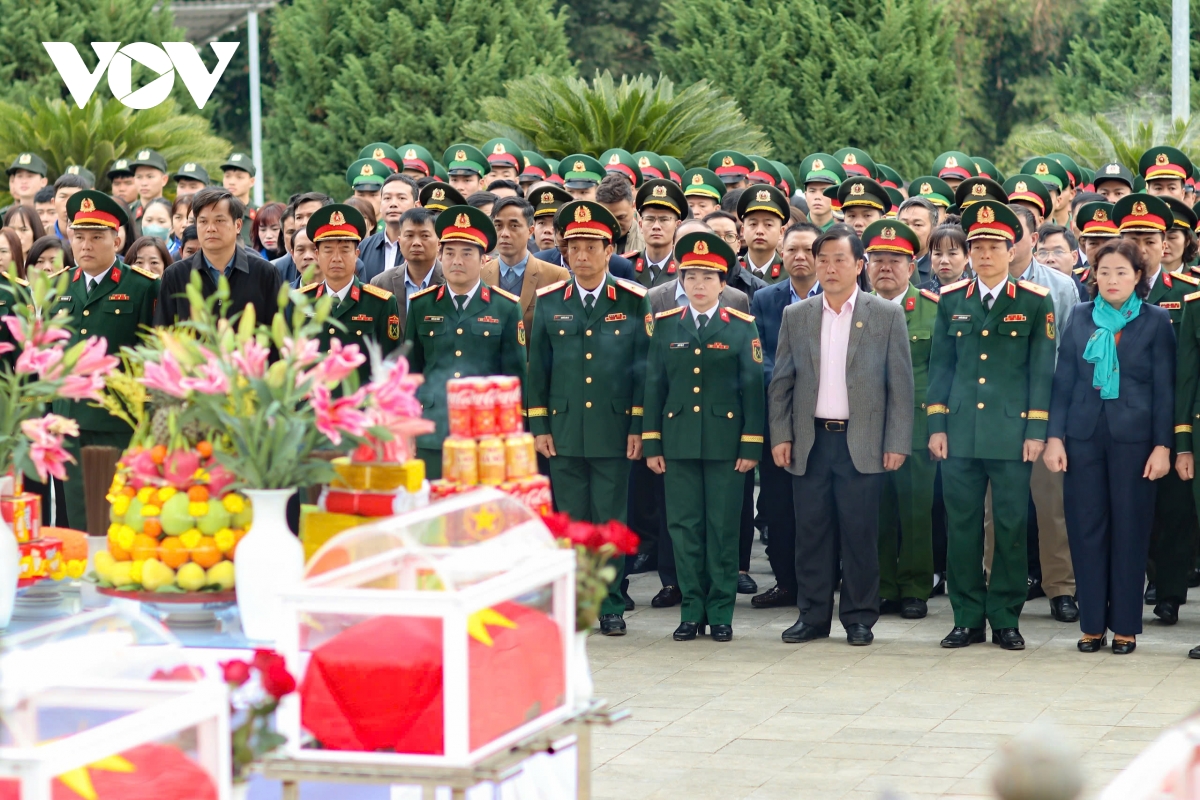 truy điệu, an táng 8 hài cốt liệt sĩ quân tình nguyện việt nam hy sinh tại lào hình ảnh 2 truy dieu, an tang 8 hai cot liet si quan tinh nguyen viet nam hy sinh tai lao hinh anh 2