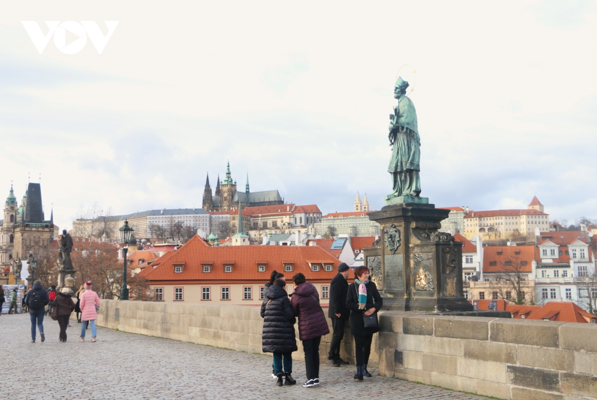 Ấn tượng cầu charles - biểu tượng vĩ đại của thủ đô praha hình ảnh 2 An tuong cau charles - bieu tuong vi dai cua thu do praha hinh anh 2