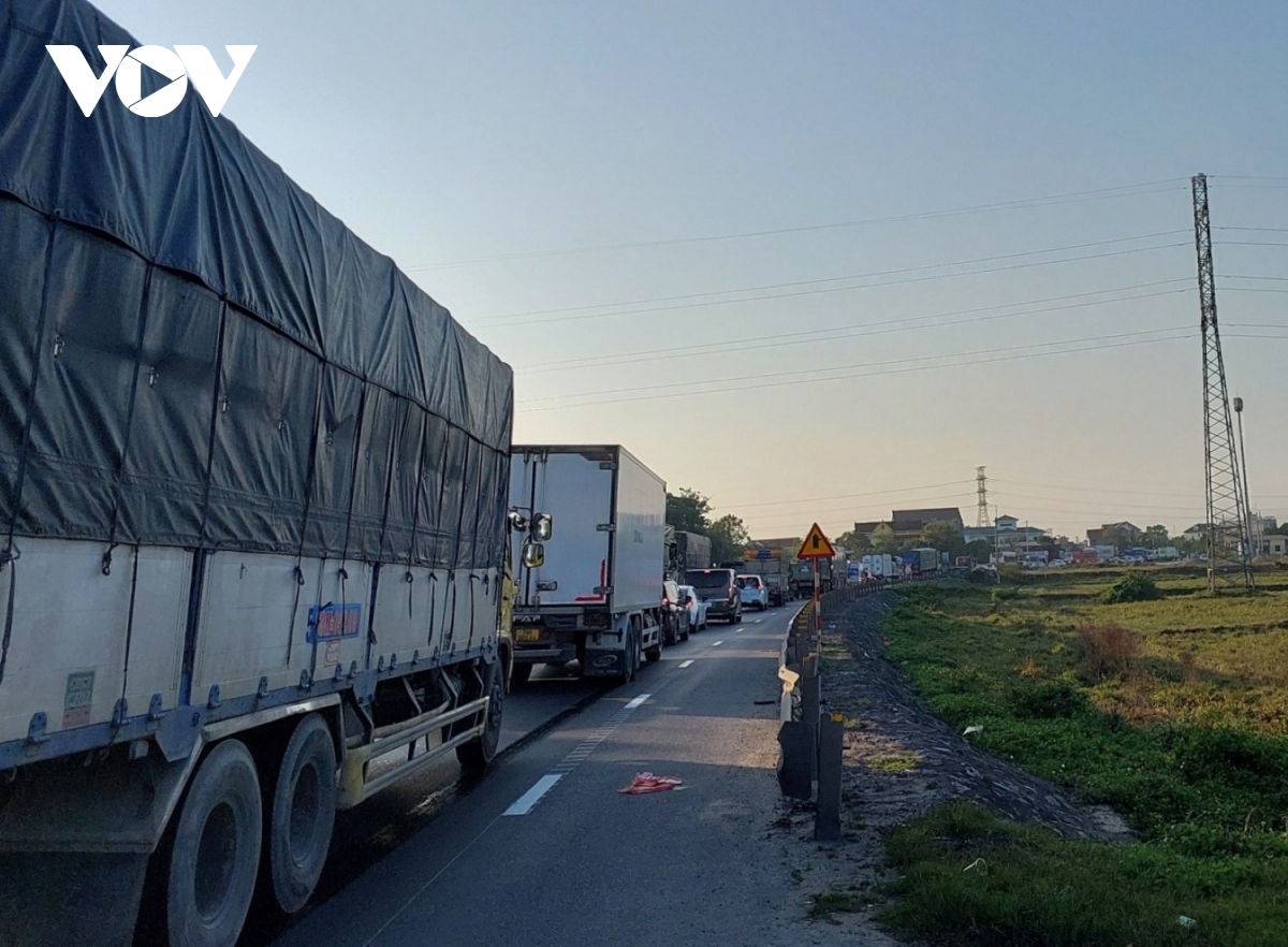 người về quê ăn tết đông, quốc lộ 1a qua cầu gianh, quảng bình ùn tắc hơn 2km hình ảnh 3 nguoi ve que an tet dong, quoc lo 1a qua cau gianh, quang binh un tac hon 2km hinh anh 3