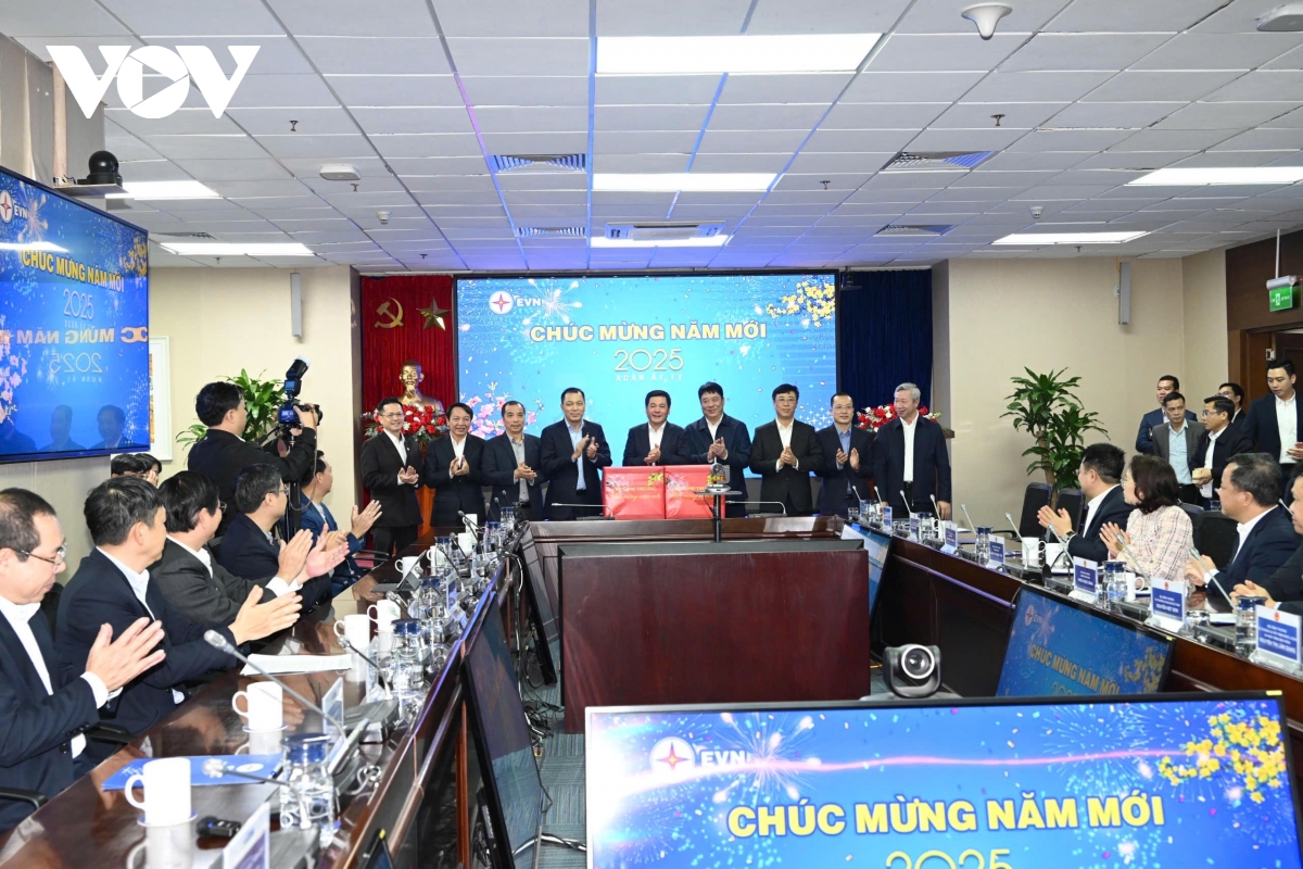 các địa phương tổ chức thăm, tặng quà tết gia đình chính sách, người khó khăn hình ảnh 8 cac dia phuong to chuc tham, tang qua tet gia dinh chinh sach, nguoi kho khan hinh anh 8