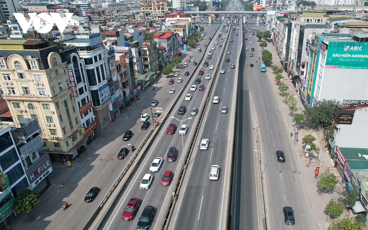 Mùng 2 Tết: Vành đai 3, cao tốc Pháp Vân ùn ứ, xe máy đầu trần diễu phố