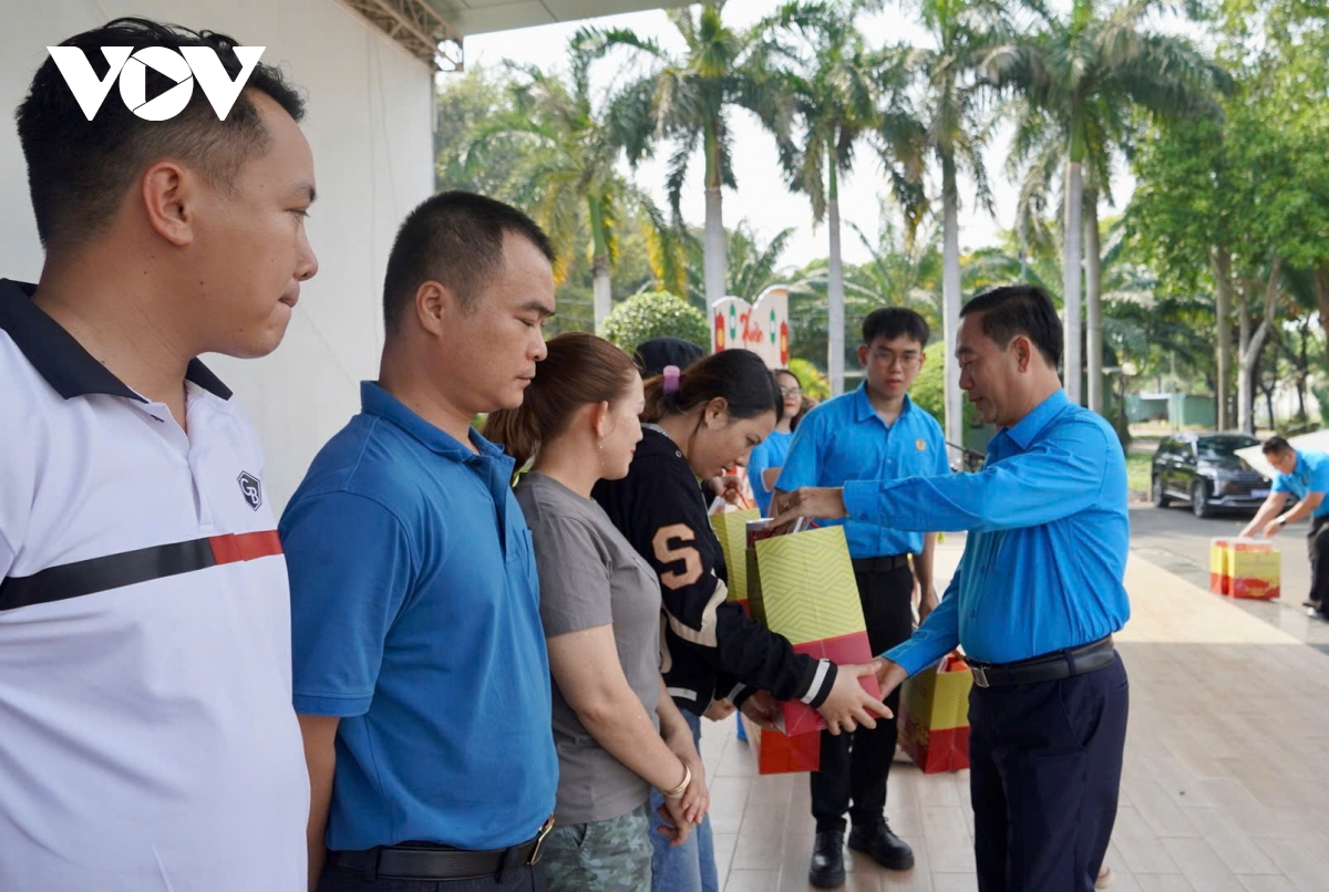 Am ap tet yeu thuong tai ba ria-vung tau phien cho 0 dong, ve tau mien phi hinh anh 4