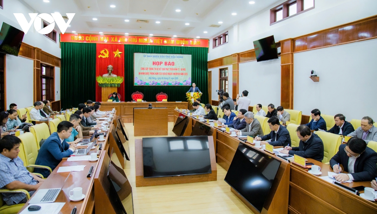 6 phó giám đốc sở ở Đắk nông làm đơn nghỉ hưu trước tuổi hình ảnh 1 6 pho giam doc so o Dak nong lam don nghi huu truoc tuoi hinh anh 1