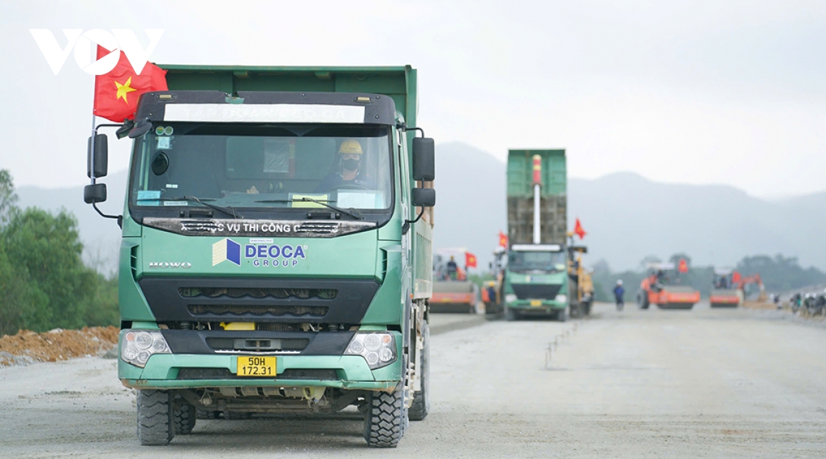 công trường cao tốc quảng ngãi - hoài nhơn nhộn nhịp những ngày giáp tết hình ảnh 1 cong truong cao toc quang ngai - hoai nhon nhon nhip nhung ngay giap tet hinh anh 1