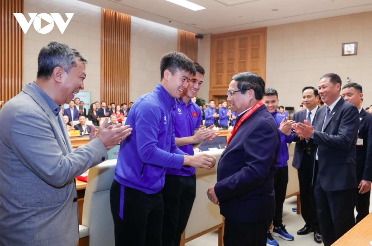 PM Chinh gives rousing welcome to national football team after ASEAN Cup victory