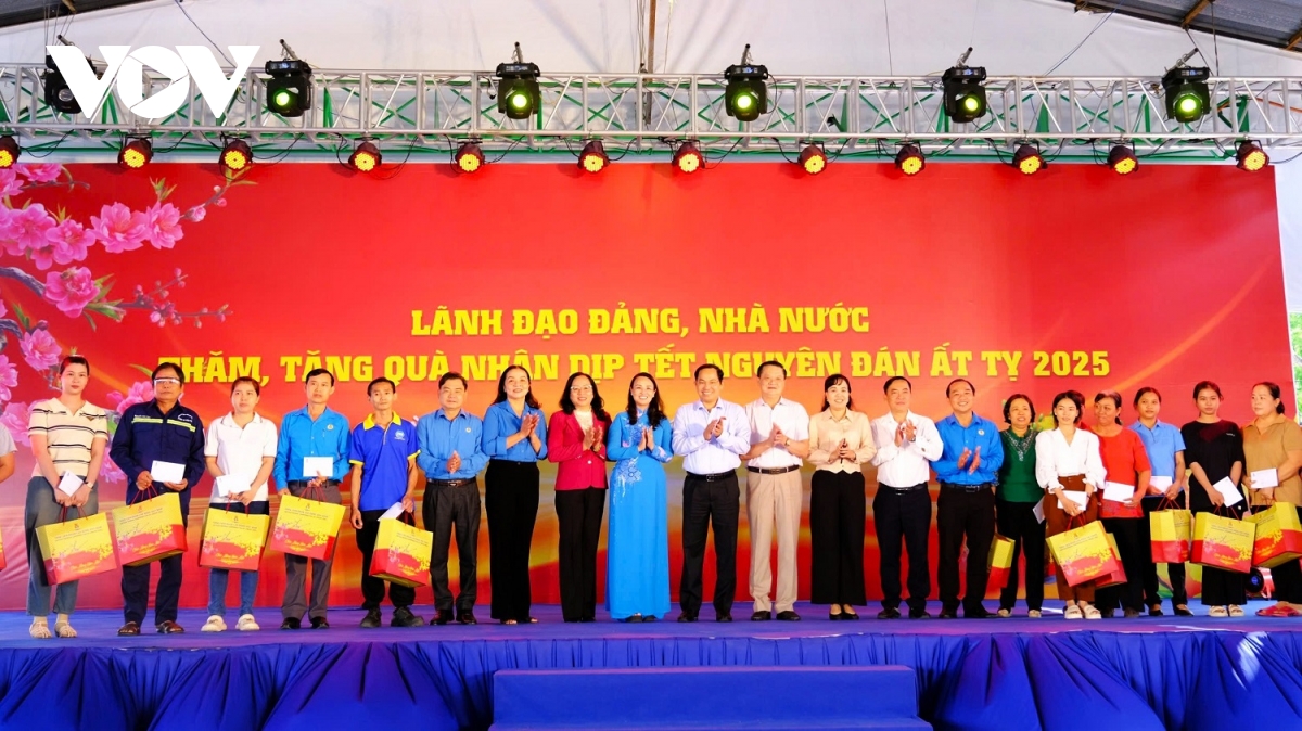 400 phần quà được trao tặng cho người lao động ở cần thơ hình ảnh 2 400 phan qua duoc trao tang cho nguoi lao dong o can tho hinh anh 2