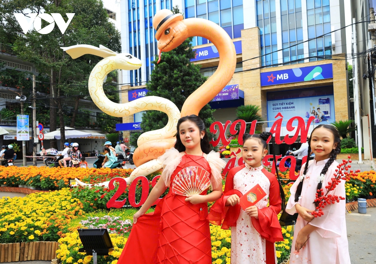 bé na đáng yêu tại cần thơ hát mừng xuân cùng khách tham quan hình ảnh 5 be na dang yeu tai can tho hat mung xuan cung khach tham quan hinh anh 5