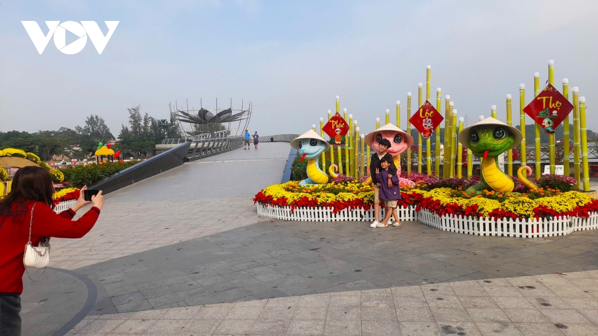 bé na đáng yêu tại cần thơ hát mừng xuân cùng khách tham quan hình ảnh 2 be na dang yeu tai can tho hat mung xuan cung khach tham quan hinh anh 2