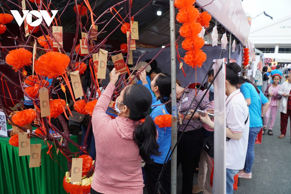 cần thơ tổ chức chợ tết công đoàn, chia sẻ với công nhân khó khăn hình ảnh 5 can tho to chuc cho tet cong doan, chia se voi cong nhan kho khan hinh anh 5