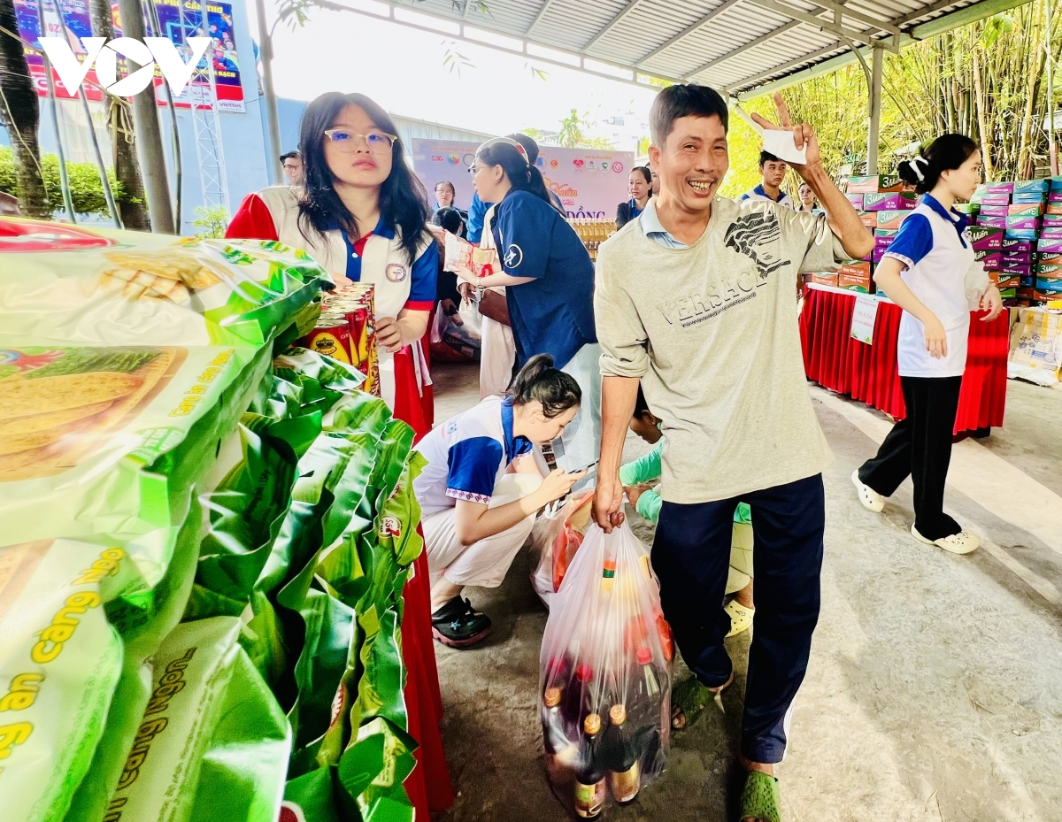 nụ cười xuân thắp sáng niềm vui cho trẻ em nghèo cần thơ hình ảnh 8 nu cuoi xuan thap sang niem vui cho tre em ngheo can tho hinh anh 8
