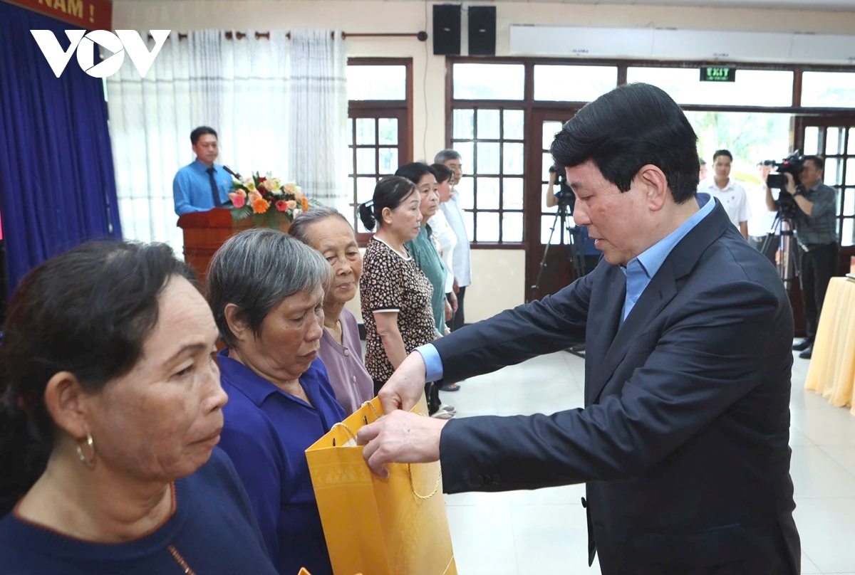 chu tich nuoc tham, chuc tet Dang bo, chinh quyen va nhan dan tinh an giang hinh anh 2