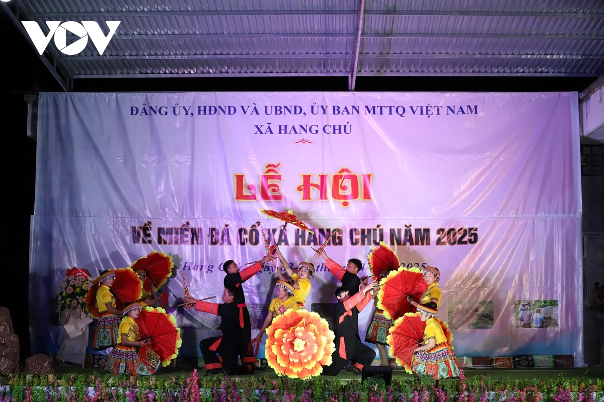 https://media.vov.vn/sites/default/files/styles/large_watermark/public/2025-01/vov_le_hoi_hang_chu_son_la_1.jpg