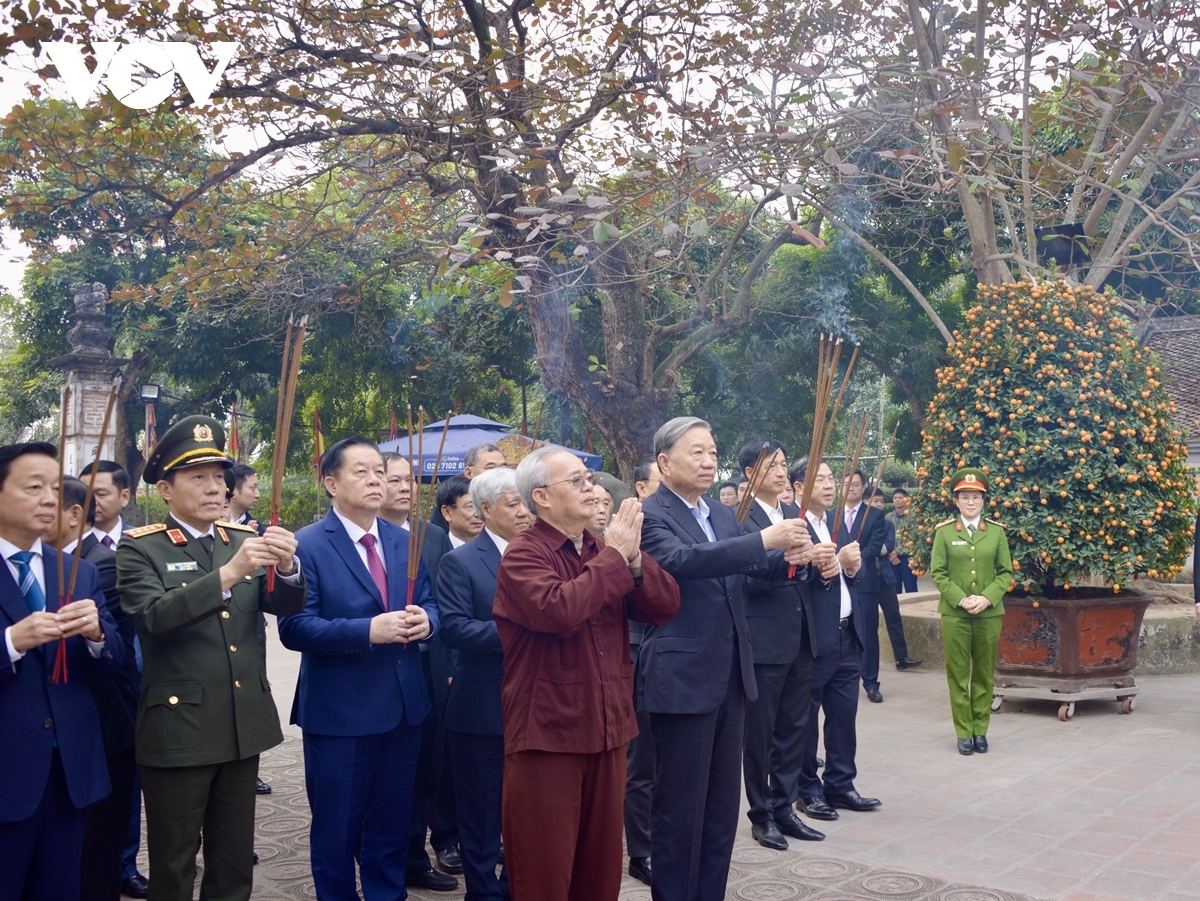 tổng bí thư tô lâm dâng hương tưởng nhớ tổng bí thư trường chinh tại nam Định hình ảnh 6 tong bi thu to lam dang huong tuong nho tong bi thu truong chinh tai nam Dinh hinh anh 6