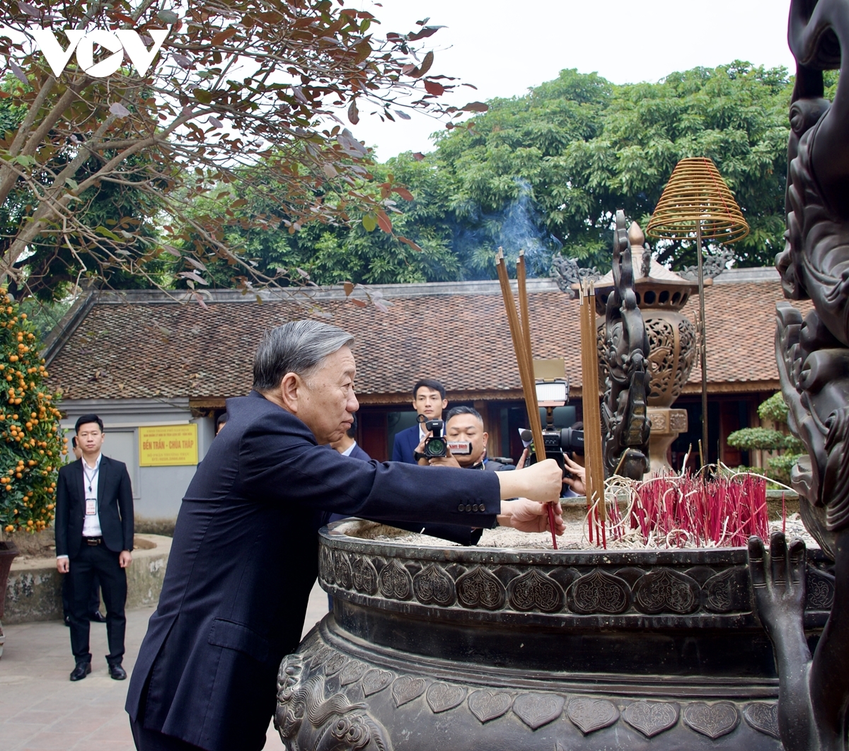 tổng bí thư tô lâm dâng hương tưởng nhớ tổng bí thư trường chinh tại nam Định hình ảnh 5 tong bi thu to lam dang huong tuong nho tong bi thu truong chinh tai nam Dinh hinh anh 5