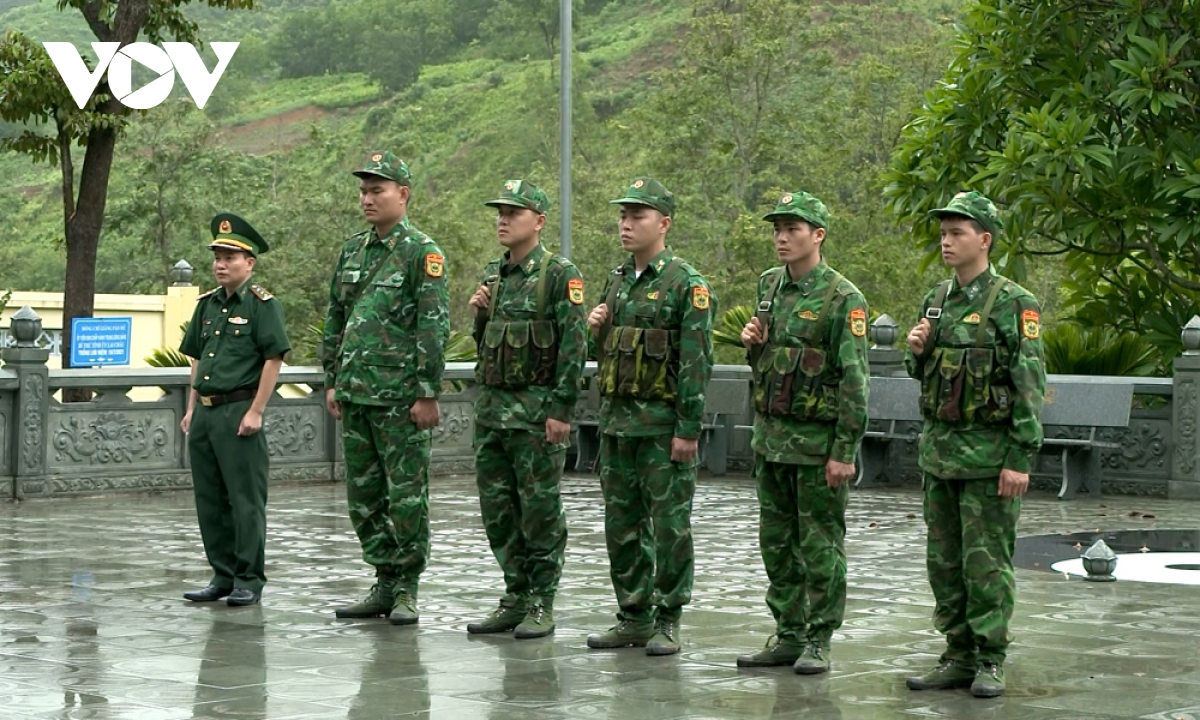 xuan tuan tra noi bien gioi lai chau hinh anh 2