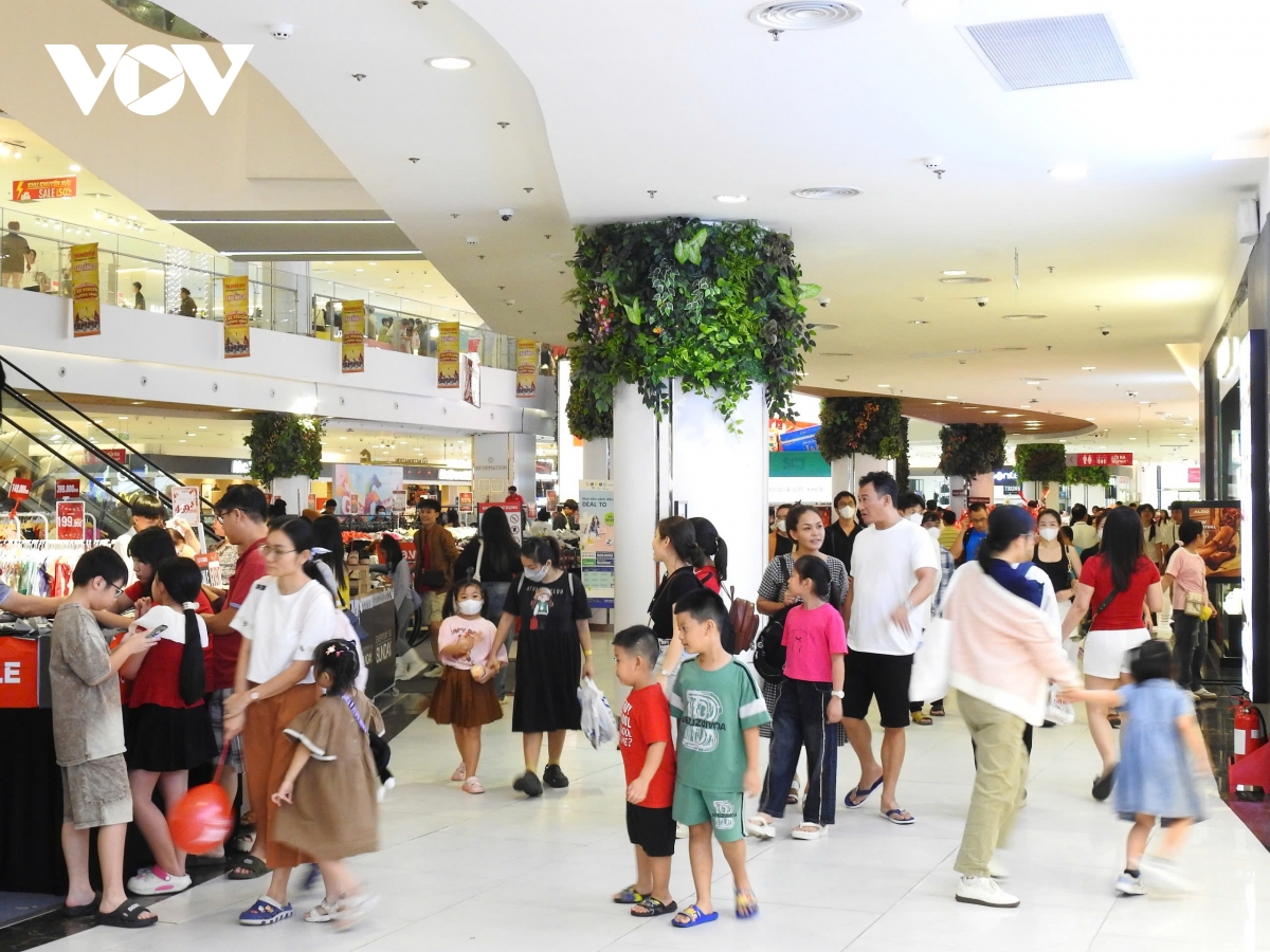 nhieu nguoi dan tp.hcm di choi tet duong lich bang metro hinh anh 5