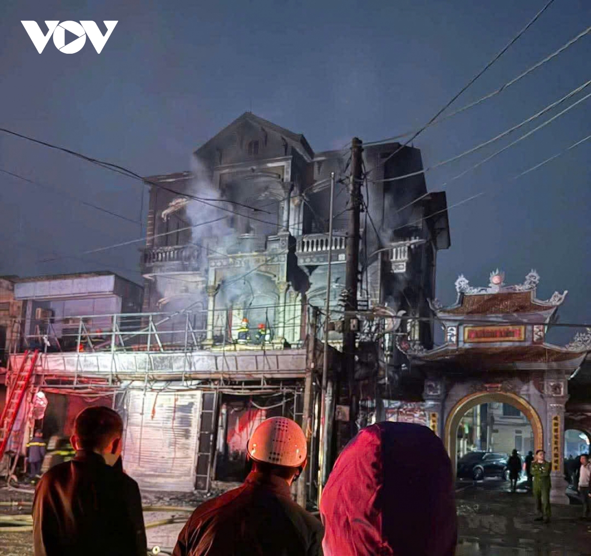 chay lon trong dem tai cua hang ban xe dap dien o bac ninh, 1 nguoi tu vong hinh anh 2