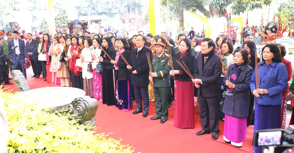 phó chủ tịch nước võ thị Ánh xuân dự khai mạc lễ hội đền hai bà trưng hình ảnh 3 pho chu tich nuoc vo thi Anh xuan du khai mac le hoi den hai ba trung hinh anh 3