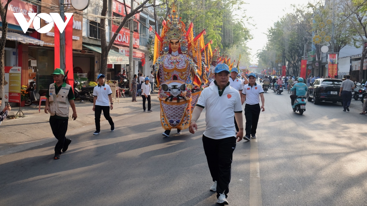 Doan nguoi lam le nghinh than dieu hanh 8km giua pho o Dong nai hinh anh 4